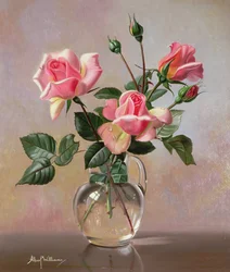 Roses roses dans une cruche en verre
